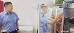 确保从业人员持证上岗并按期接管食物平安培训