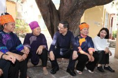 强调要毫不放松抓好校园食物平安头